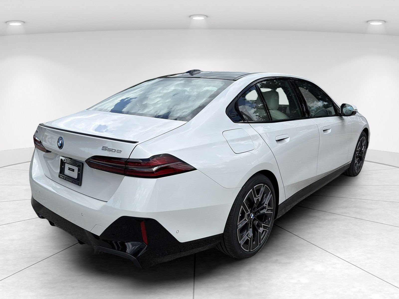 New 2027 BMW 550e xDrive AWD/4WD image 4