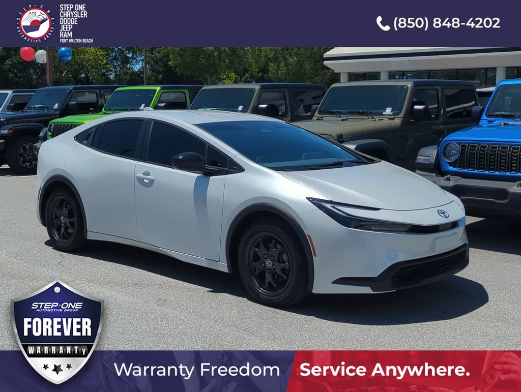 Used 2025 Toyota Prius LE FWD image 8