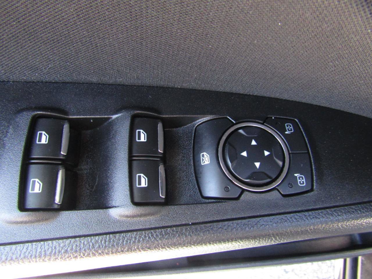 Used 2020 Ford Fusion SE FWD image 11