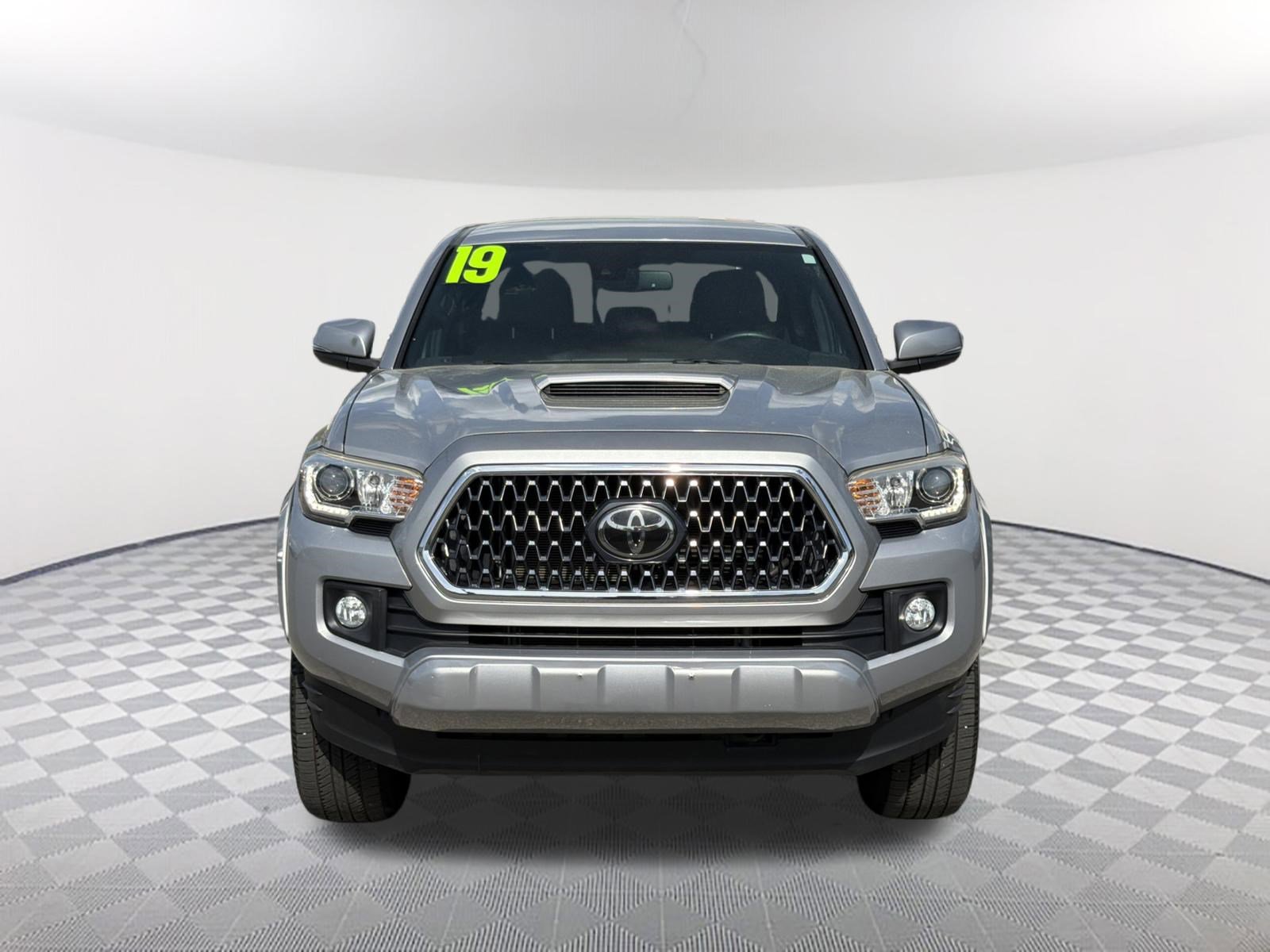 Used 2019 Toyota Tacoma TRD Sport image 2