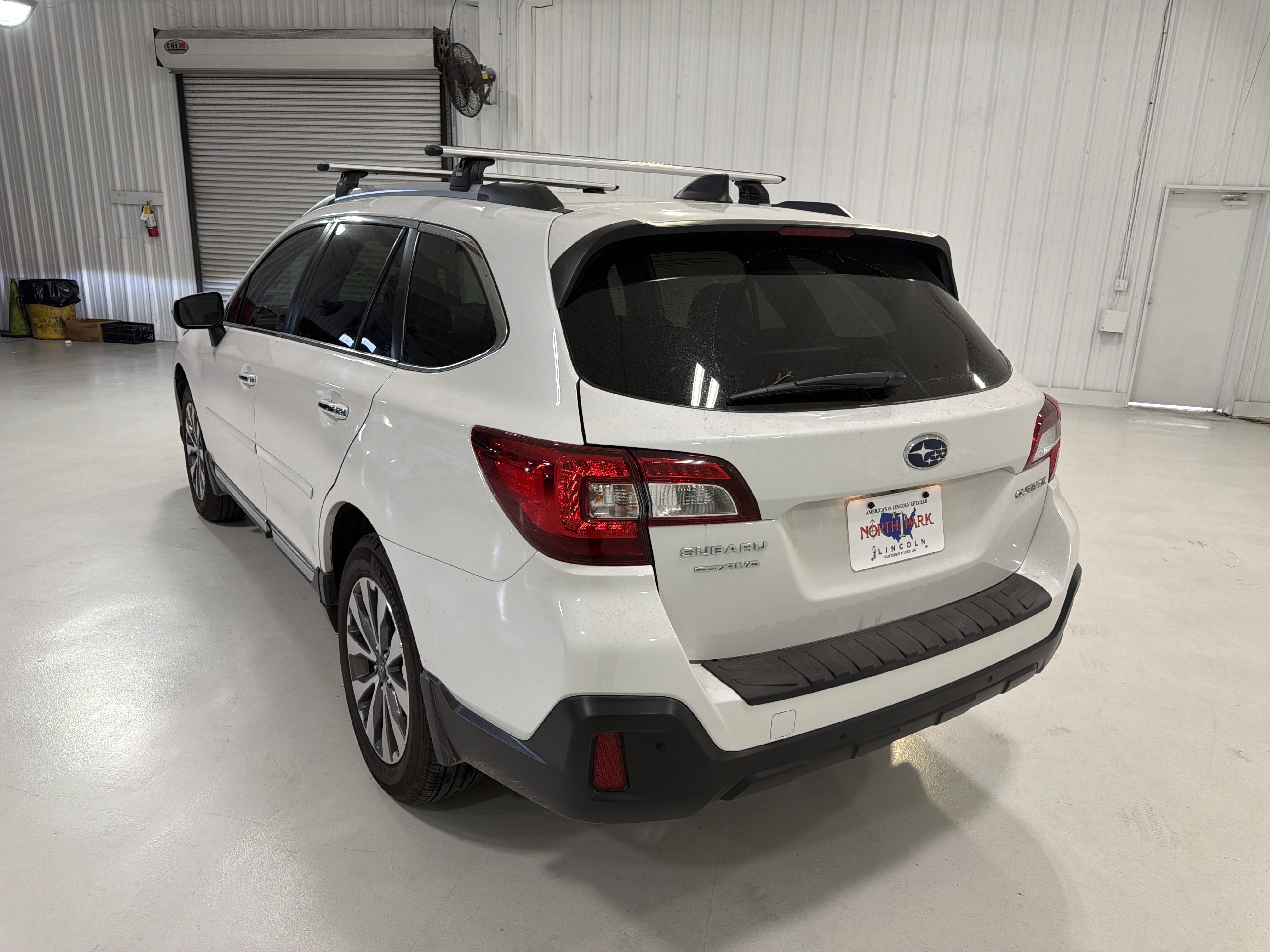 Used 2019 Subaru Outback 2.5i Touring AWD/4WD image 3