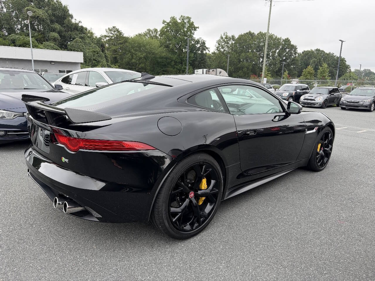 Used 2015 Jaguar F-TYPE R RWD image 4