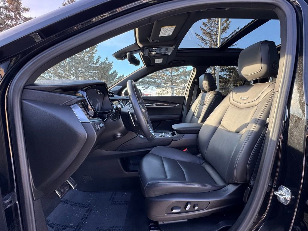 Used 2024 Cadillac XT6 Sport w/ LPO, ONYX Package image 15