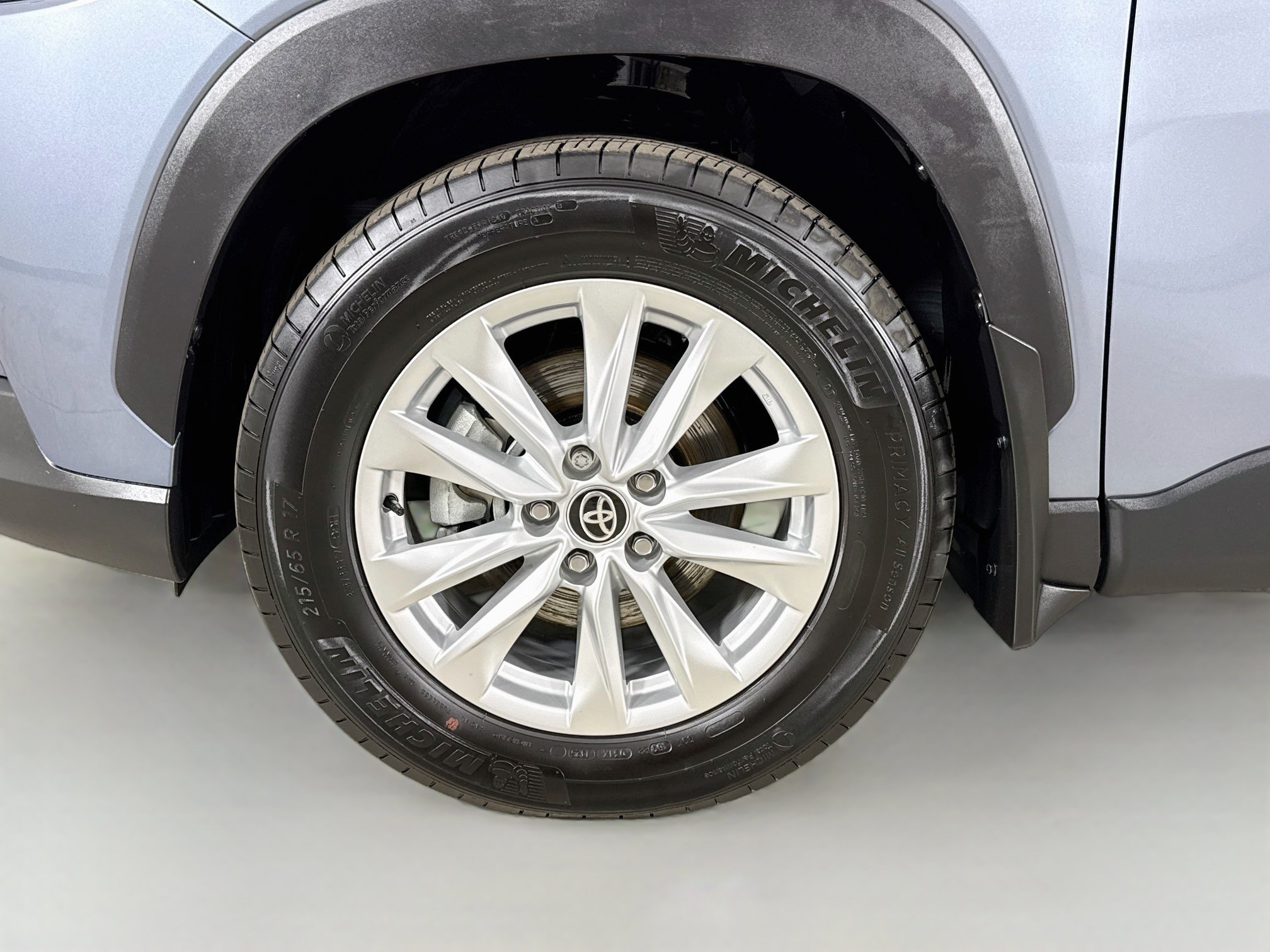 Used 2025 Toyota Corolla Cross LE AWD/4WD image 31