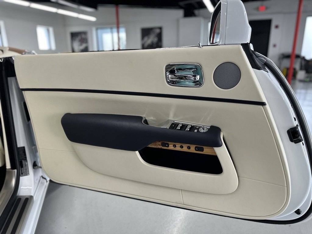 Used 2020 Rolls-Royce Dawn image 20