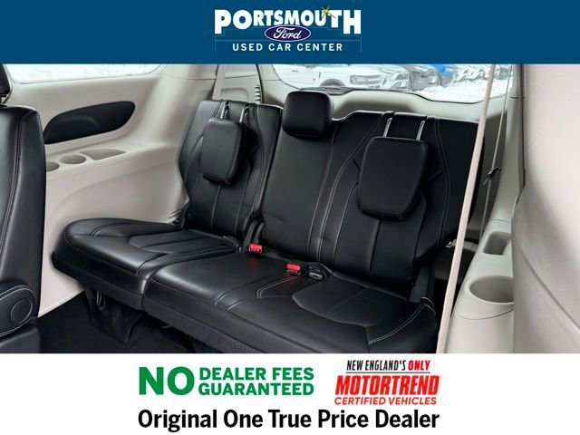 Used 2024 Chrysler Pacifica Touring-L image 8
