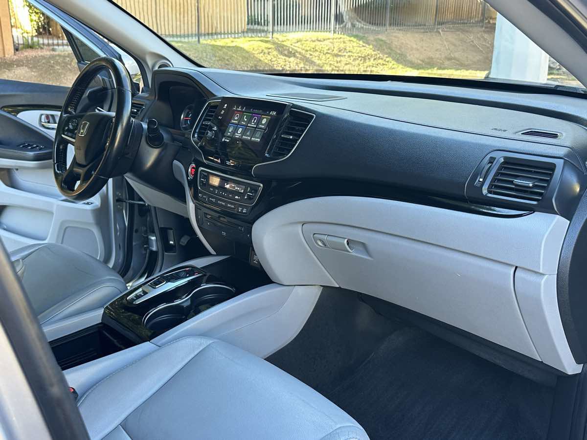 Used 2019 Honda Pilot Touring image 45