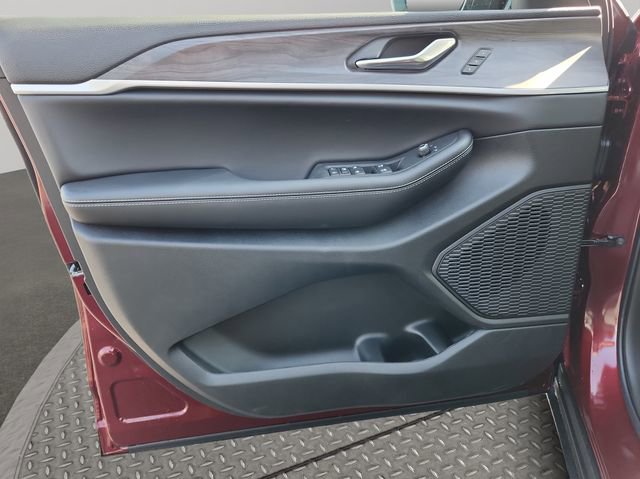 New 2025 Jeep Grand Cherokee Limited image 12