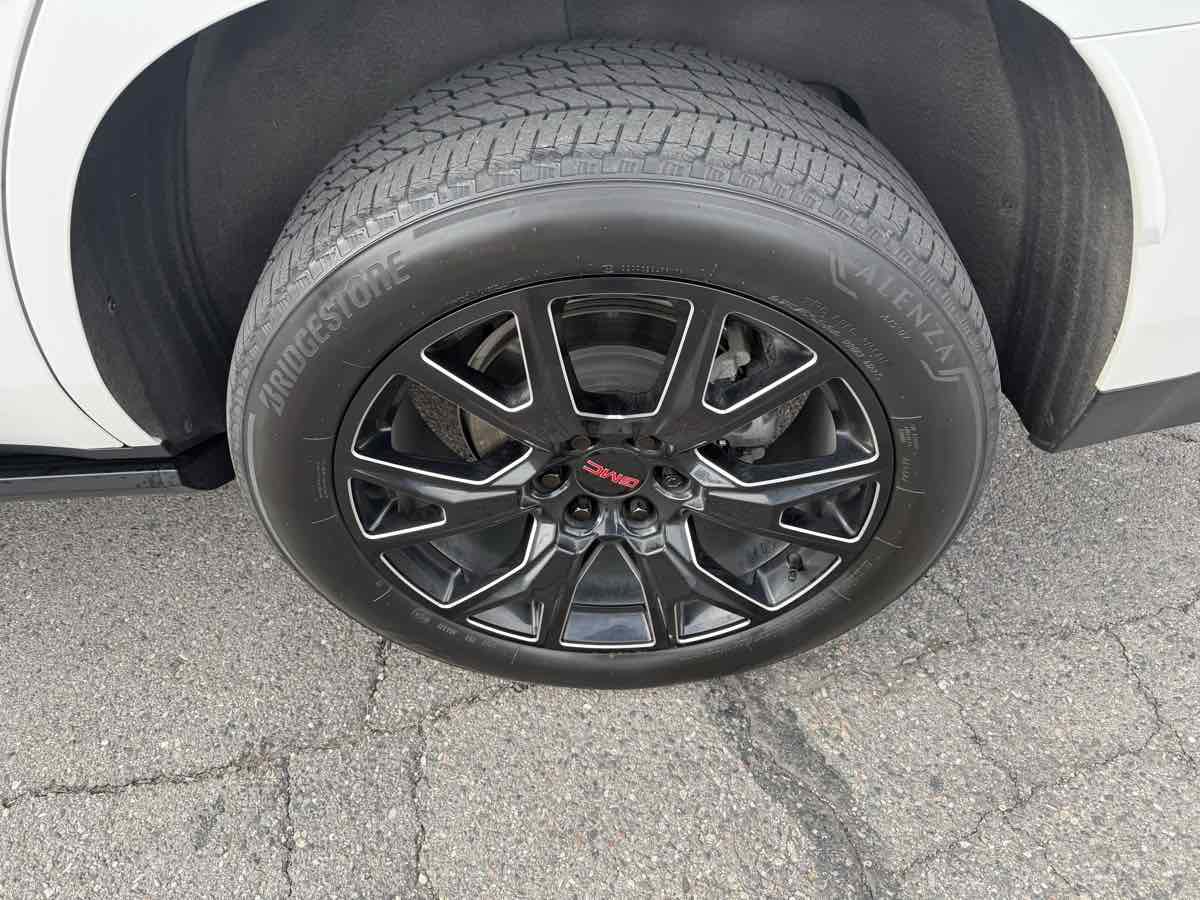 Used 2021 GMC Yukon Denali w/ Denali Ultimate Package image 10