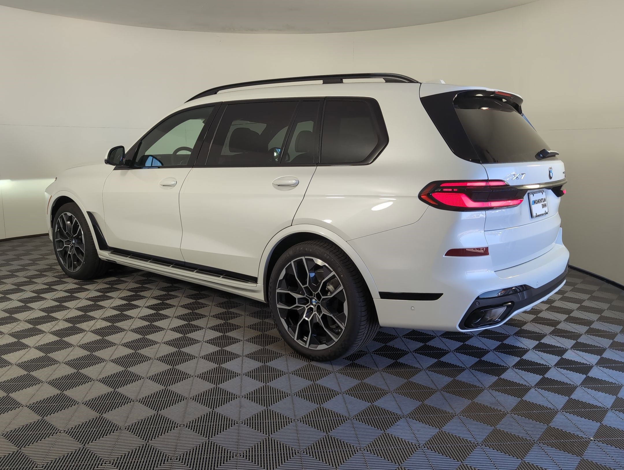 New 2026 BMW X7 xDrive40i w/ M Sport Package image 3