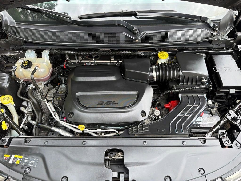 Used 2023 Chrysler Pacifica Limited FWD image 11
