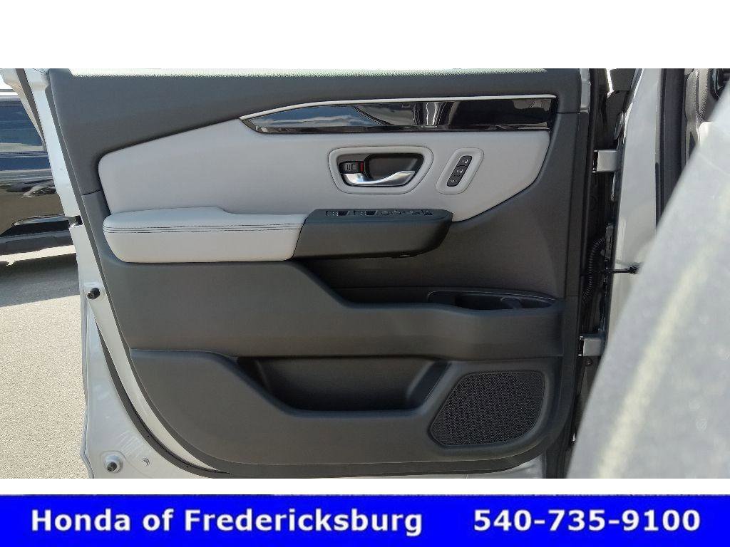 Certified 2025 Honda Pilot Touring image 27