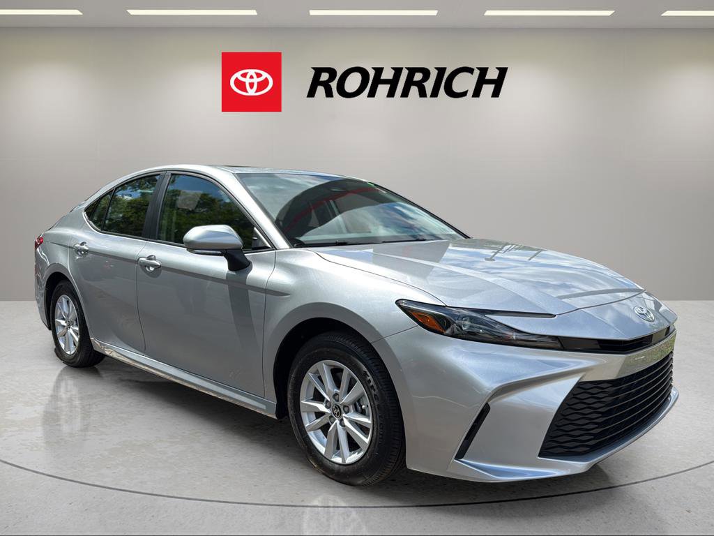 Used 2025 Toyota Camry LE AWD/4WD image 4