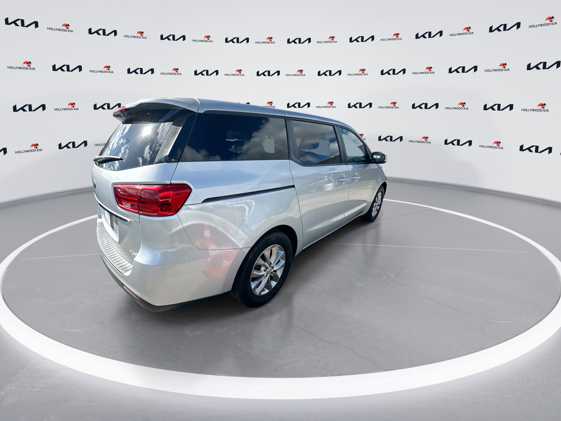 Used 2019 Kia Sedona LX image 8