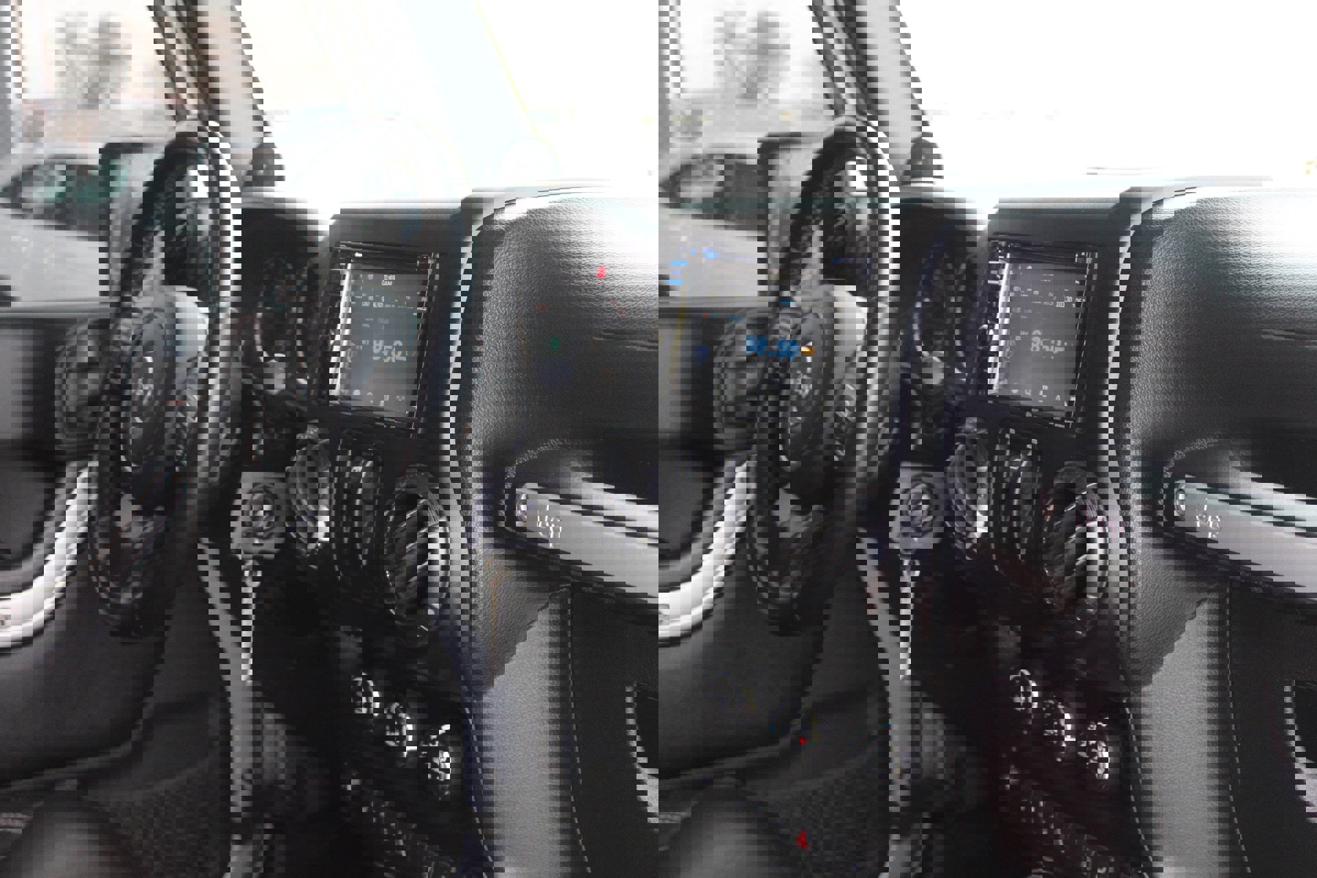 Used 2014 Jeep Wrangler Rubicon w/ Power Convenience Group image 15