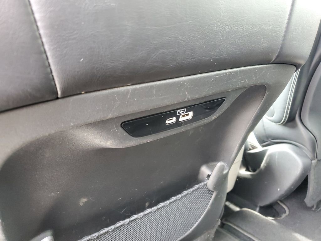 Used 2023 Chrysler Pacifica Touring-L image 30