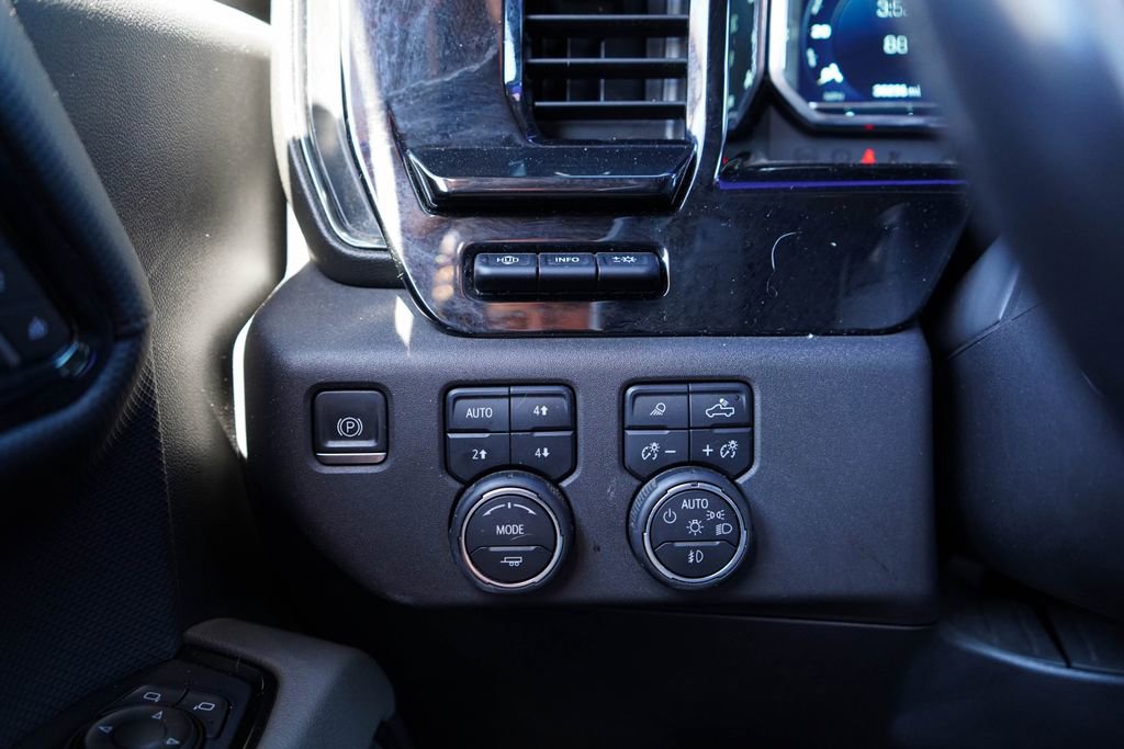 Used 2022 Chevrolet Silverado 1500 ZR2 w/ Technology Package AWD/4WD image 32