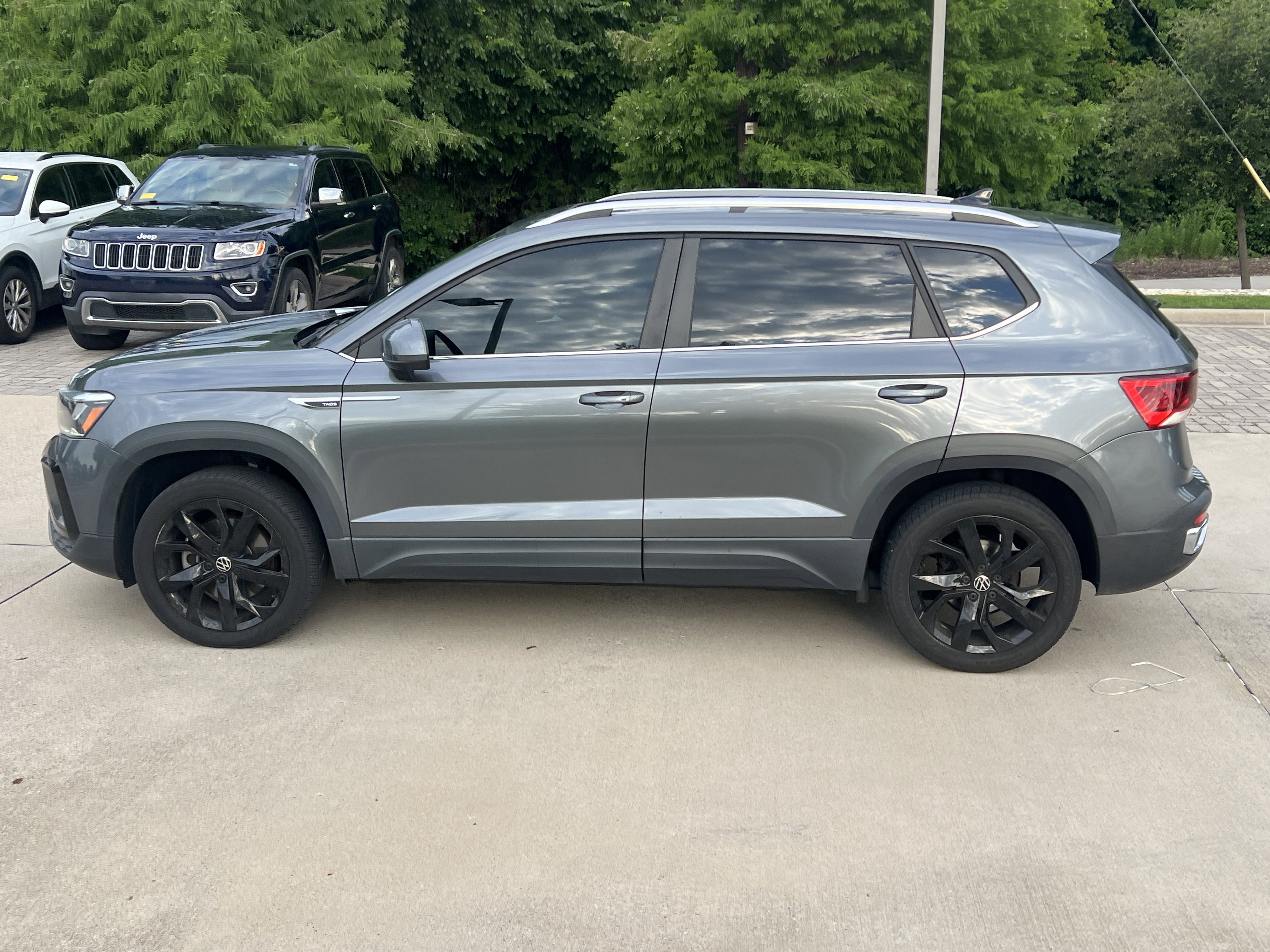 Certified 2023 Volkswagen Taos SE w/ Panoramic Sunroof Package FWD image 7