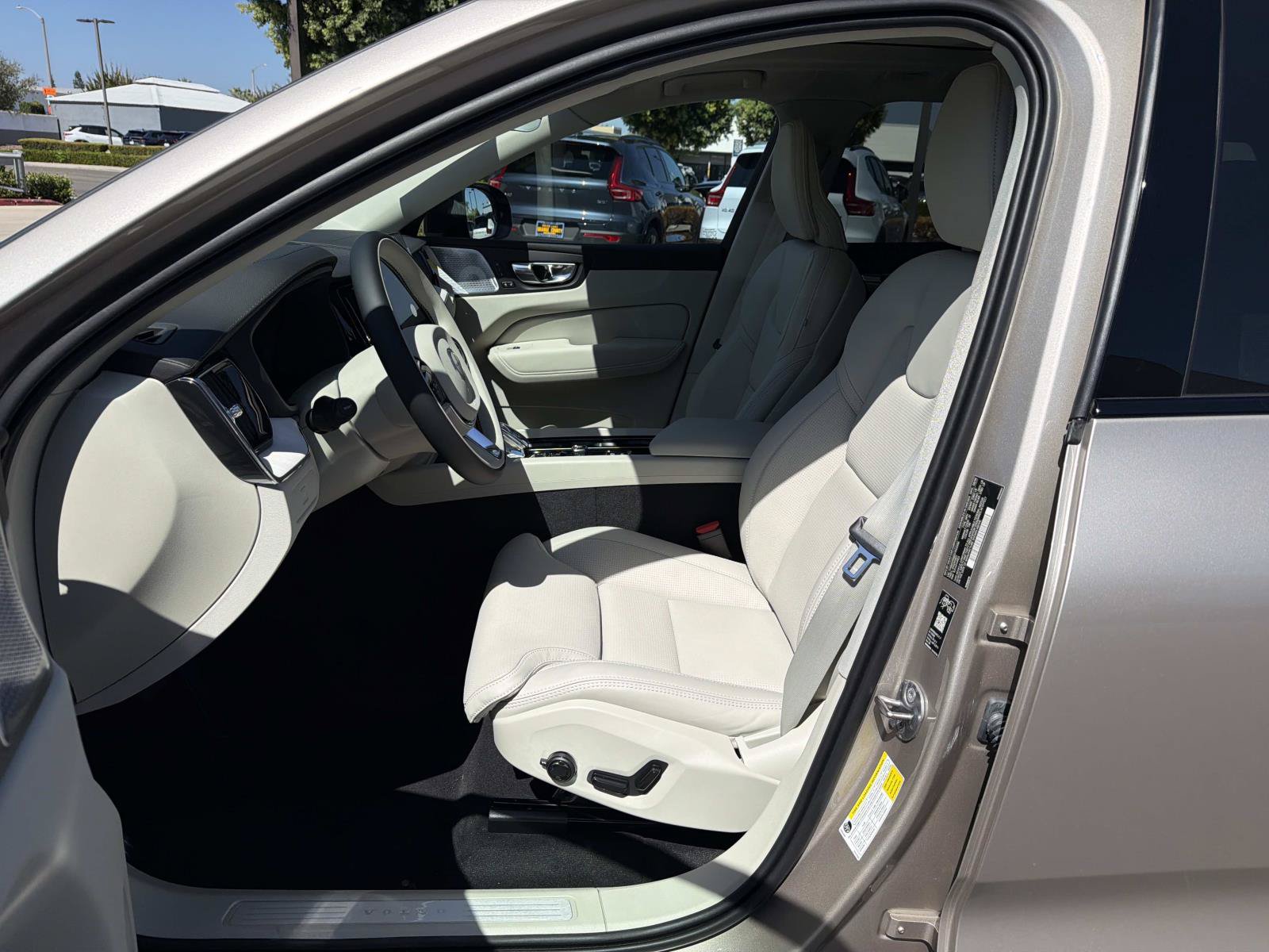 New 2027 Volvo XC60 B5 Ultra AWD/4WD image 13