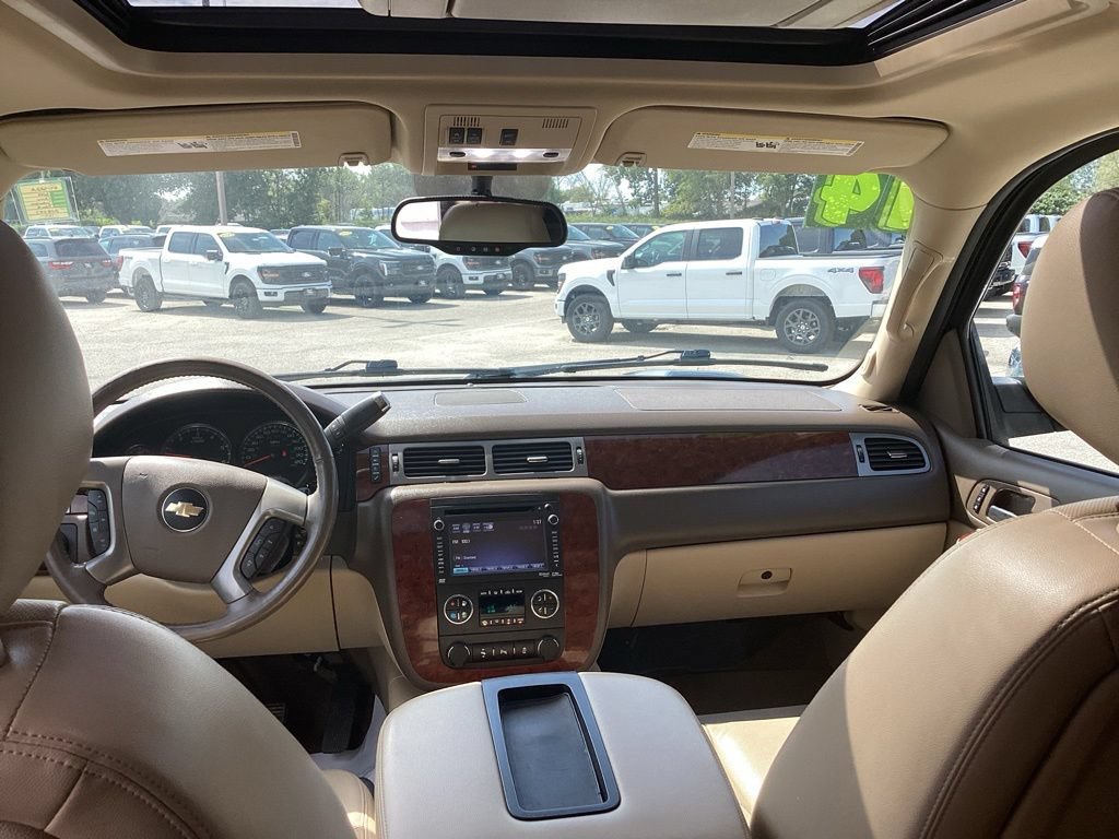 Used 2014 Chevrolet Suburban LTZ AWD/4WD image 9