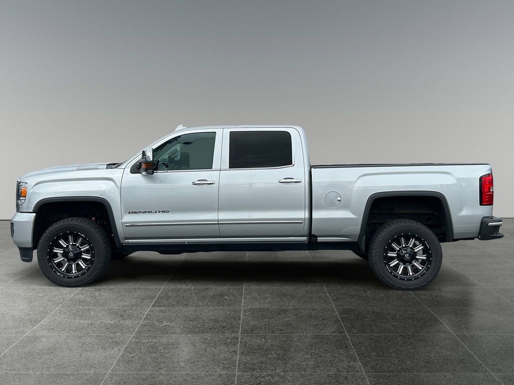 Used 2019 GMC Sierra 2500 Denali w/ Duramax Plus Package AWD/4WD image 5