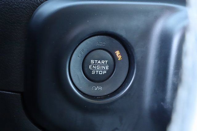 Used 2018 Jeep Wrangler Unlimited Sahara w/ Dual Top Group AWD/4WD image 32