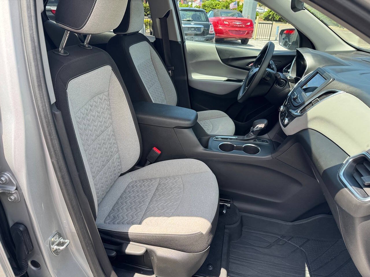 Used 2022 Chevrolet Equinox LS w/ LS Convenience Package AWD/4WD image 19