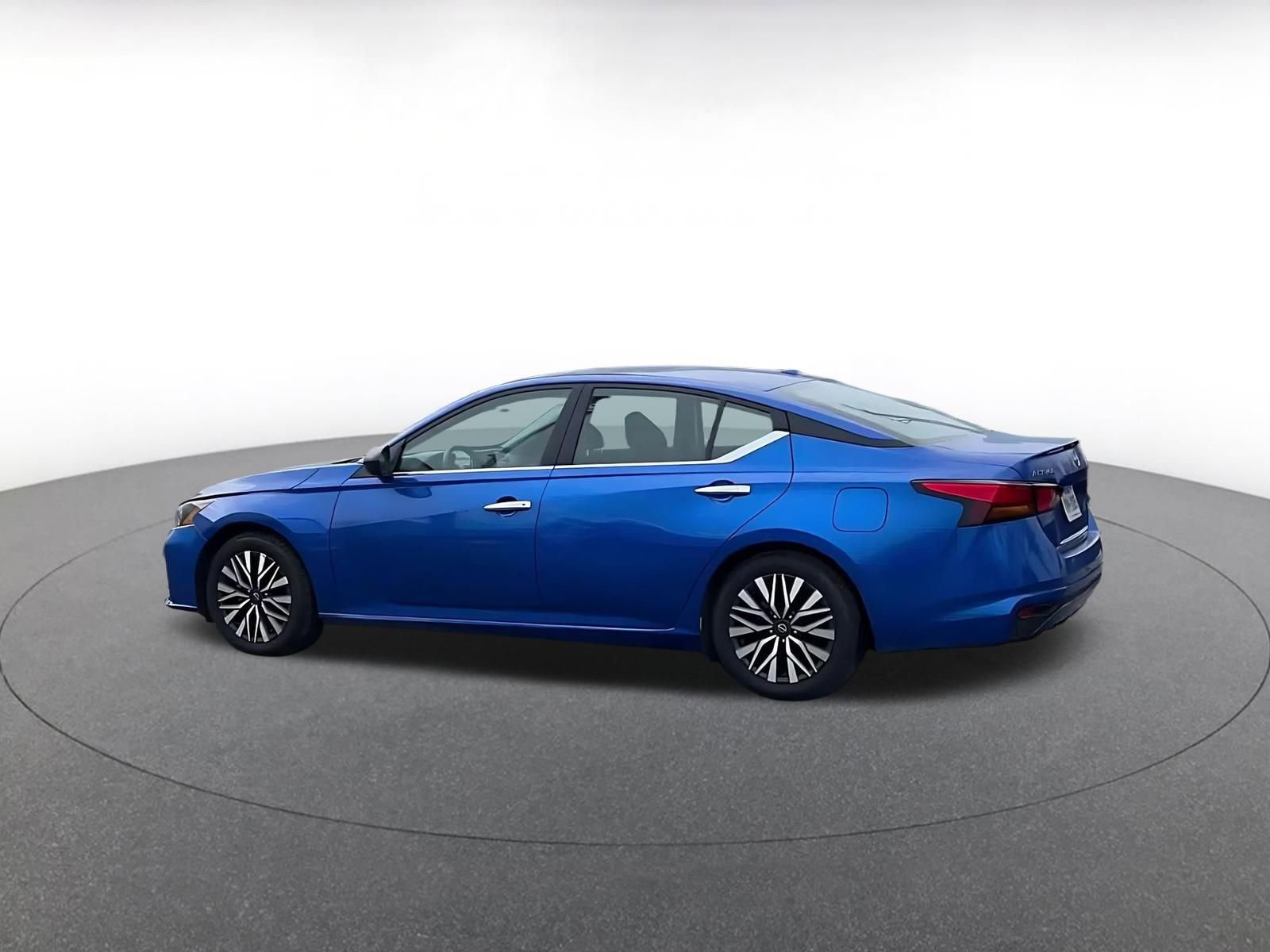 Used 2025 Nissan Altima 2.5 SV image 10