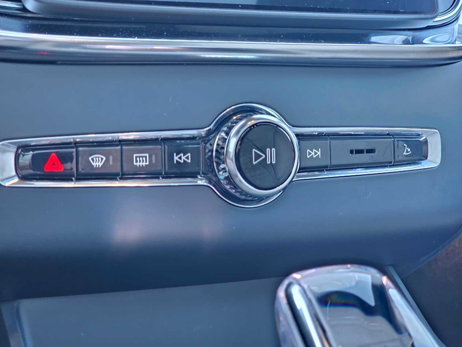 New 2026 Volvo XC90 B5 Plus image 25