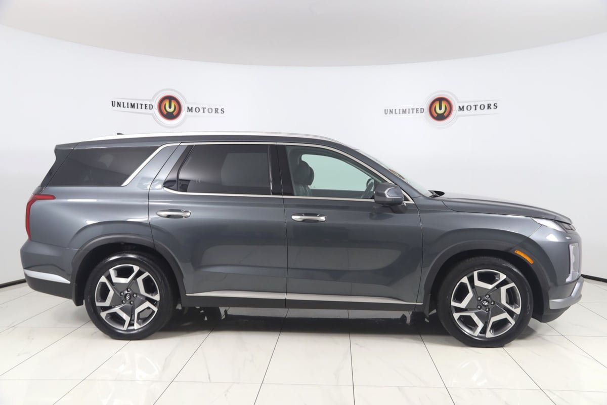Used 2023 Hyundai Palisade Limited w/ Cargo Package AWD/4WD image 2