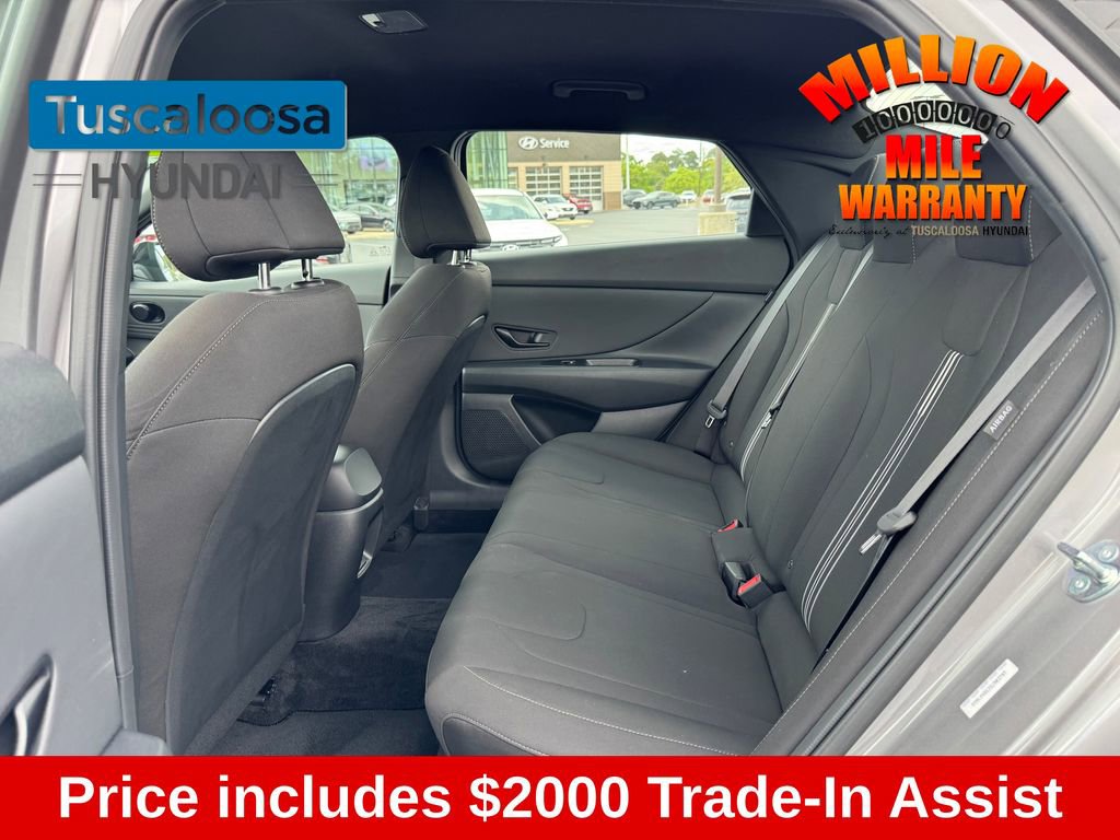 Used 2025 Hyundai Elantra Sport image 11