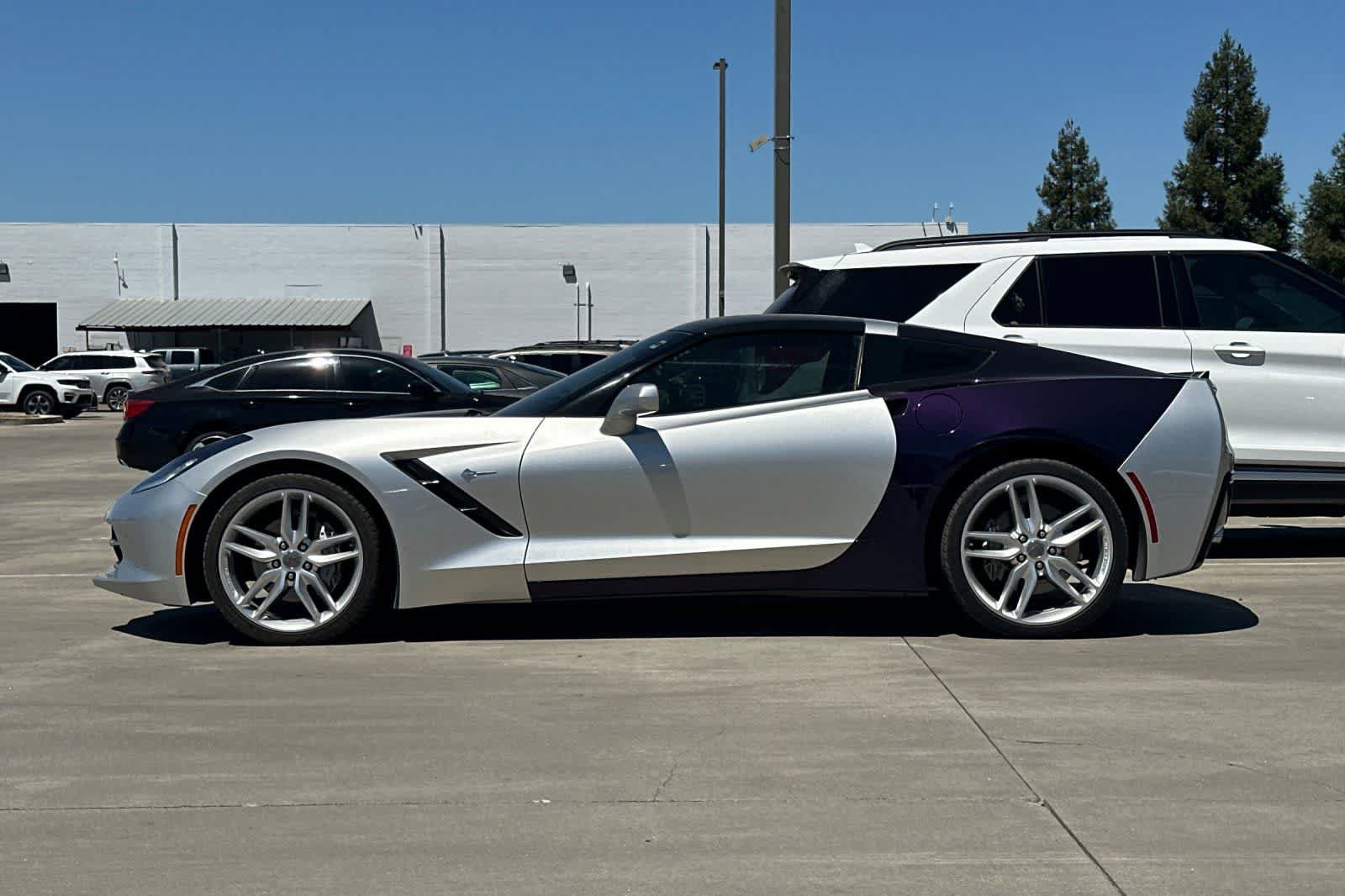 Used 2018 Chevrolet Corvette Stingray Coupe w/ 1LT RWD image 4
