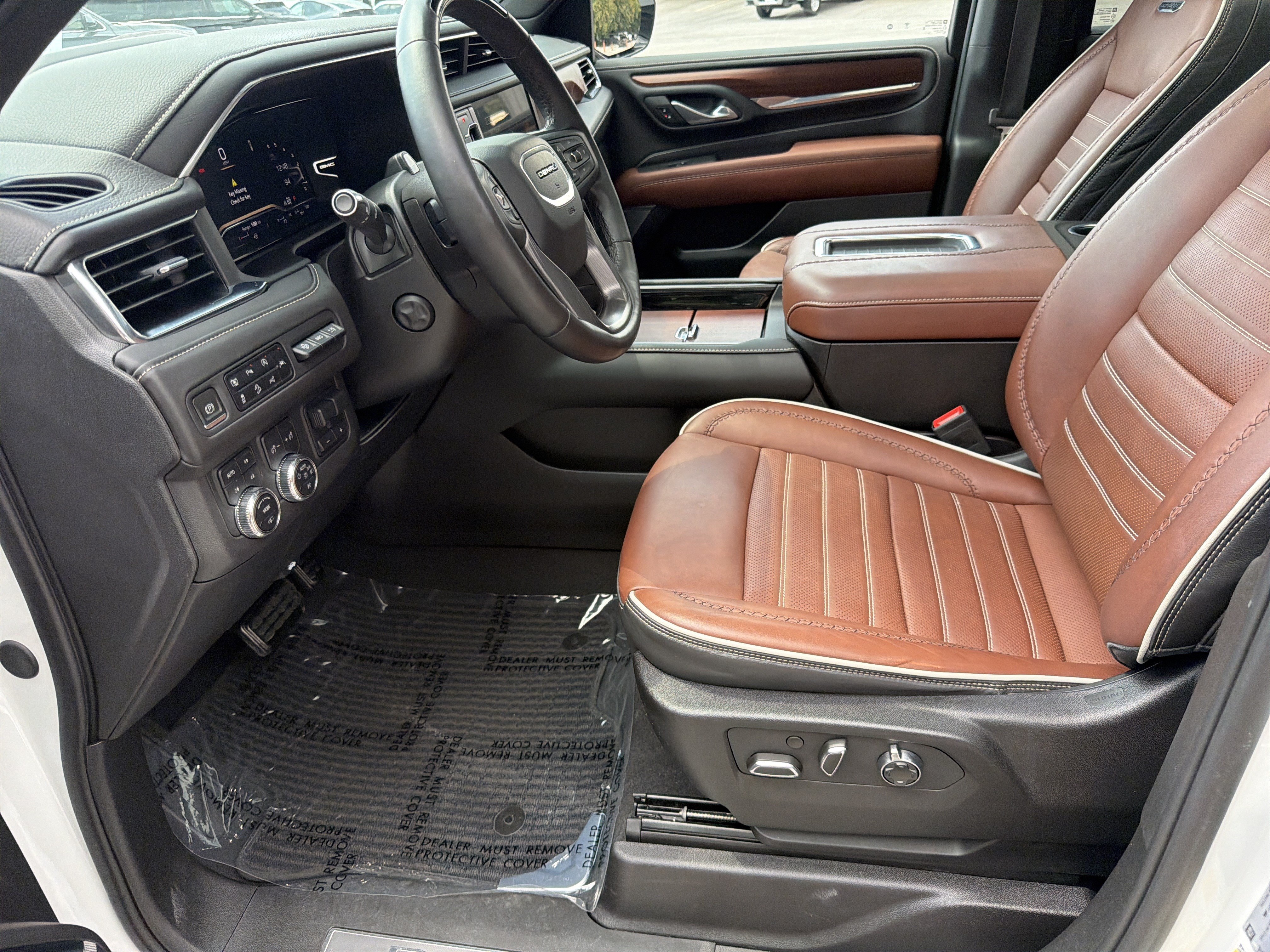 Used 2024 GMC Yukon XL Denali Ultimate AWD/4WD image 10