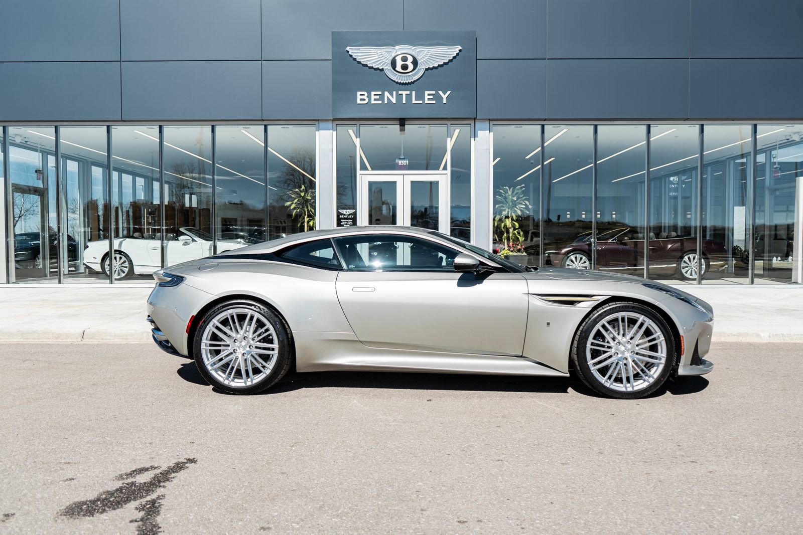 Used 2026 Aston Martin DB12 Coupe RWD image 14