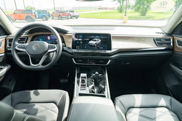 Certified 2025 Volkswagen Atlas SE FWD image 30
