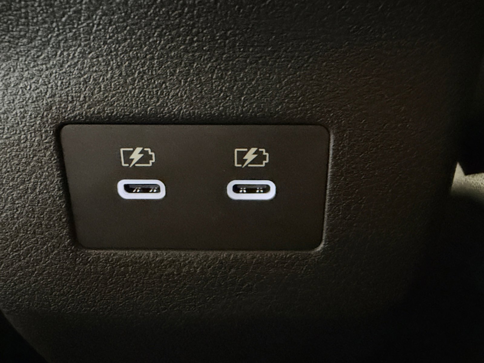 Used 2025 Nissan Kicks SR image 32