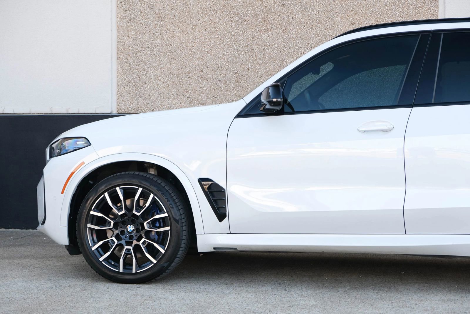 Used 2024 BMW X5 M60i w/ Executive Package image 7