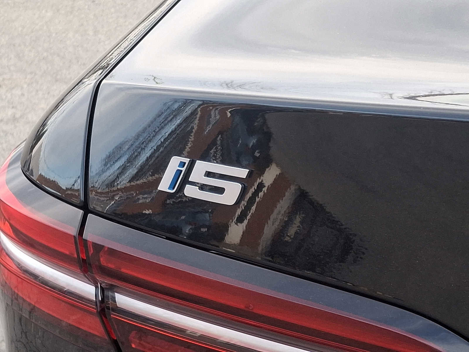 Used 2024 BMW i5 eDrive40i w/ Premium Package image 30