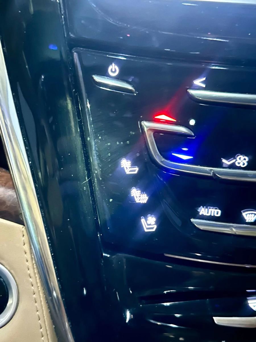 Used 2015 Cadillac Escalade Platinum image 31