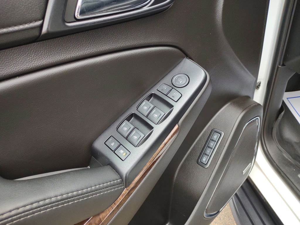 Used 2017 Chevrolet Suburban LT image 11