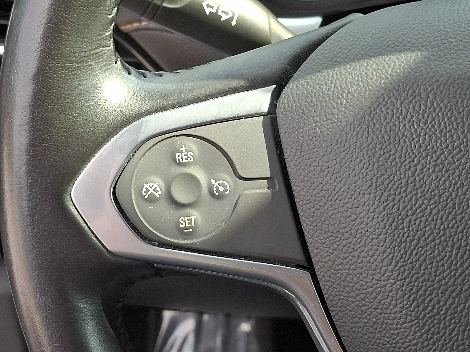 Used 2020 Chevrolet Traverse LT w/ LPO, Floor Liner Package AWD/4WD image 21