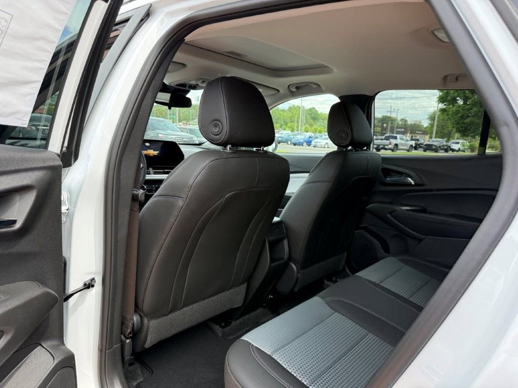 New 2026 Chevrolet Trax LT w/ Sunroof Package FWD image 14