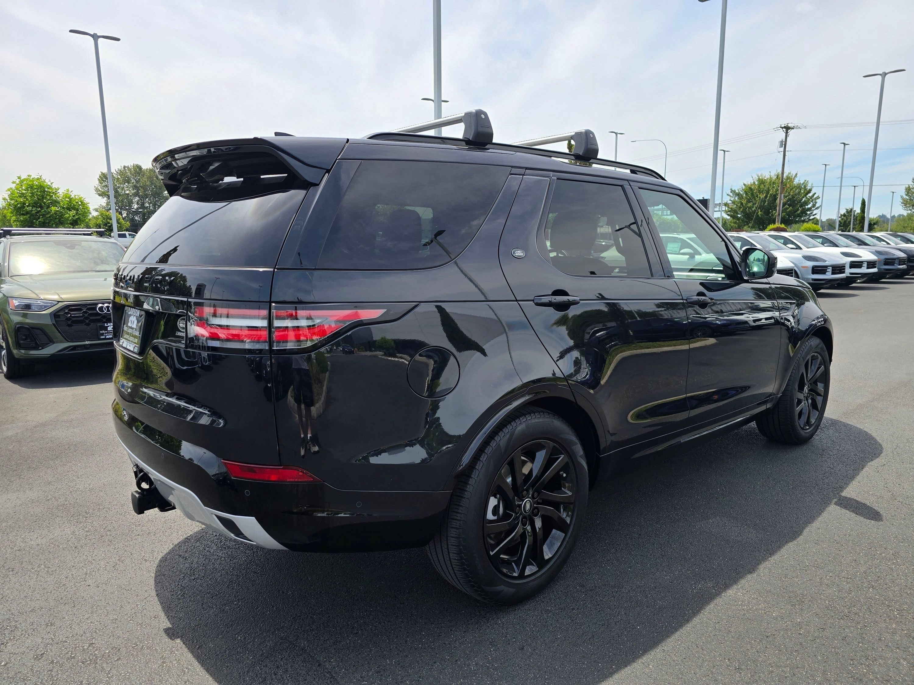 Used 2020 Land Rover Discovery Landmark AWD/4WD image 5