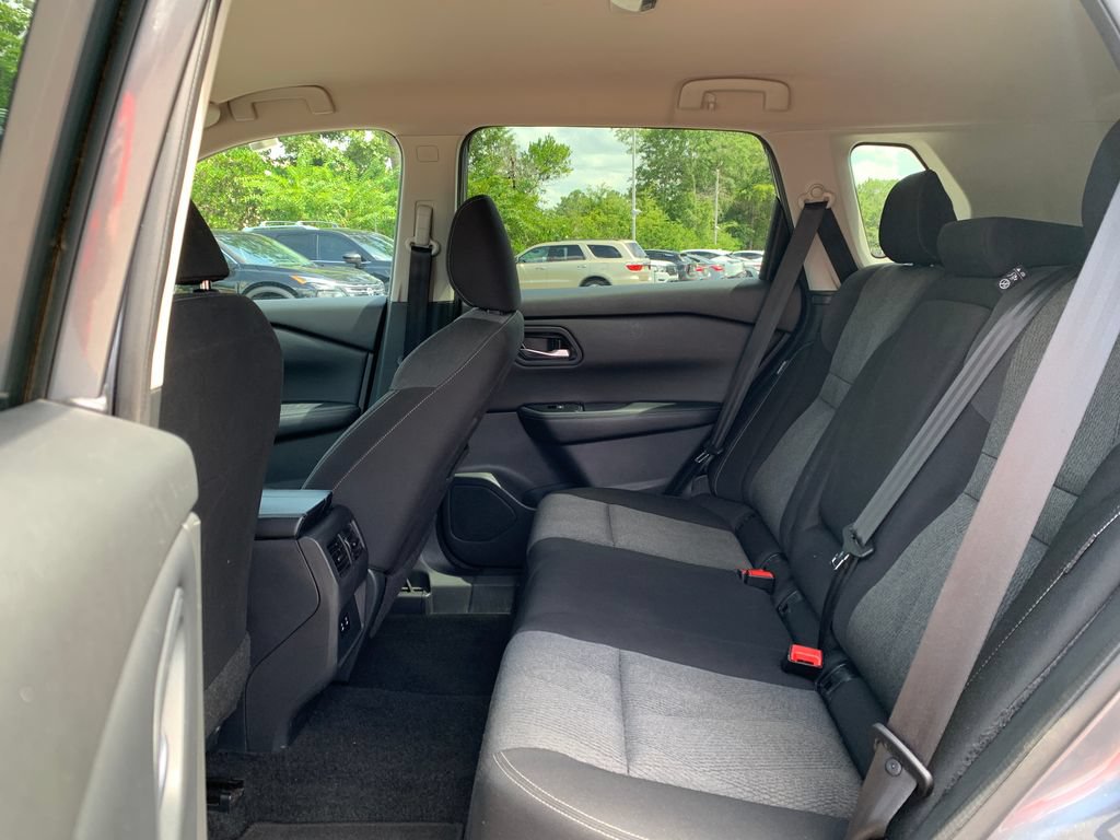 Used 2025 Nissan Rogue SV FWD image 25