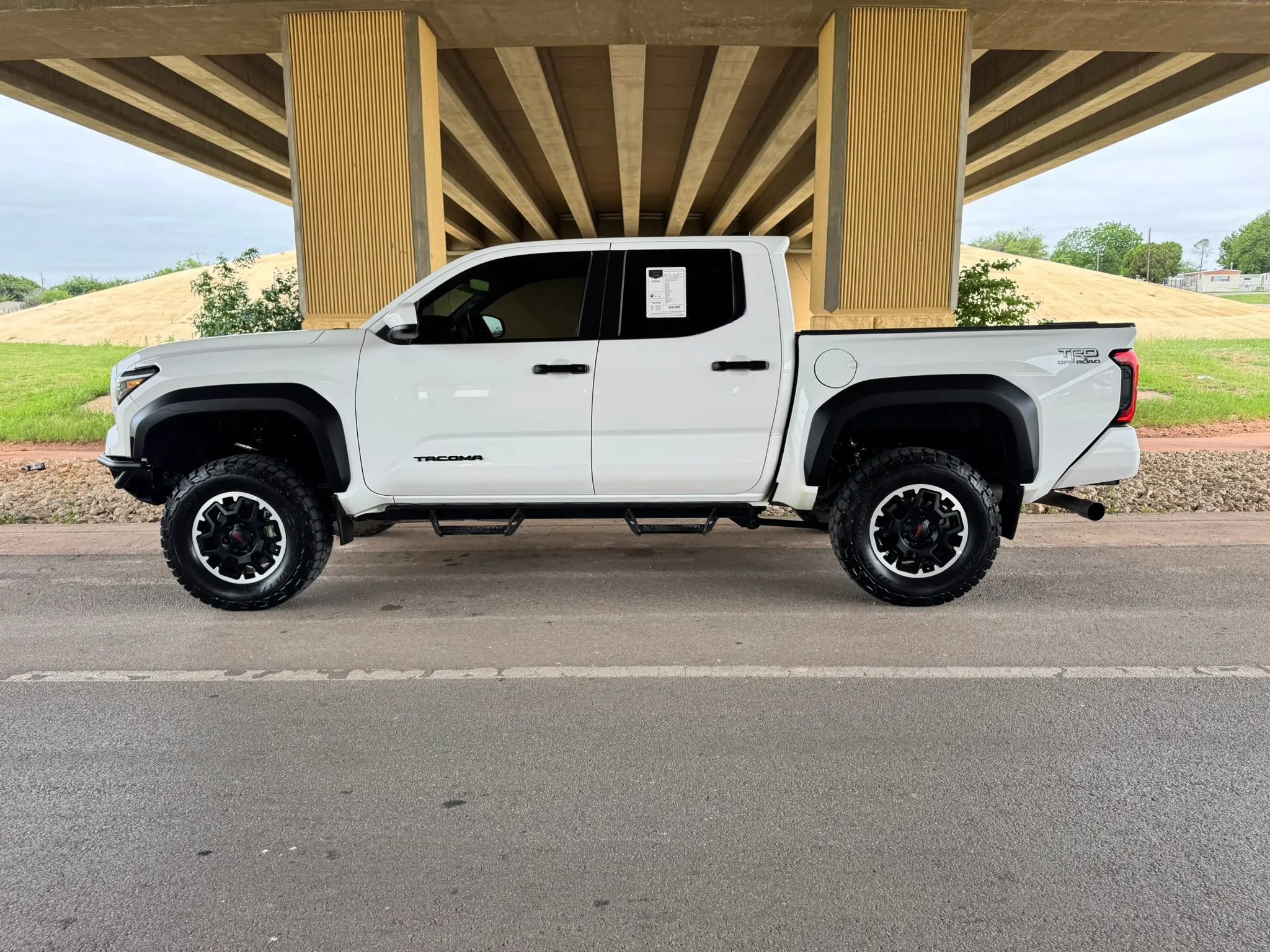 Used 2024 Toyota Tacoma TRD Off-Road AWD/4WD image 6
