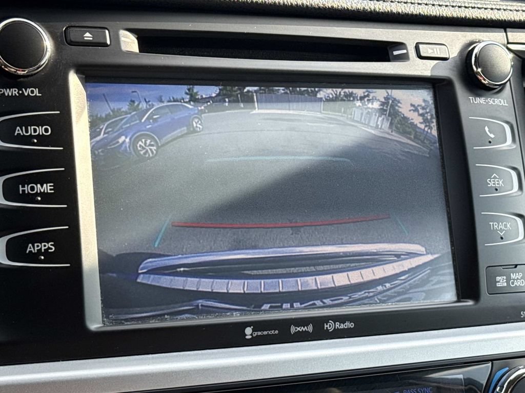 Used 2019 Toyota Highlander XLE AWD/4WD image 15