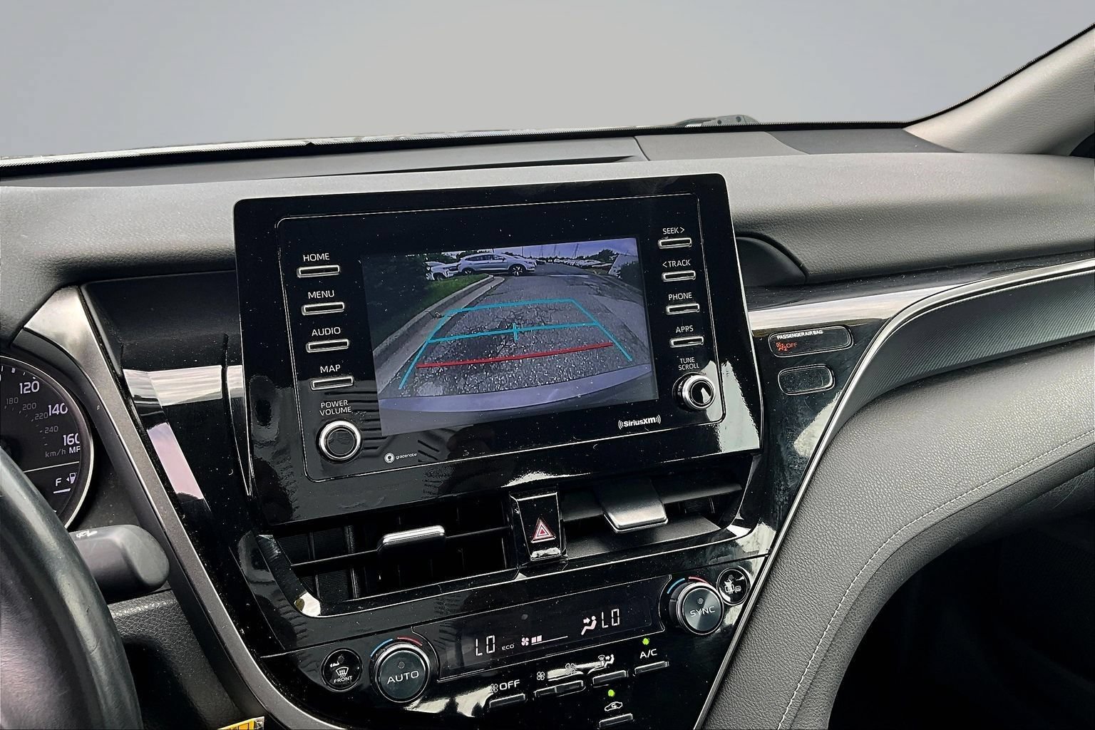 Used 2022 Toyota Camry SE FWD image 16