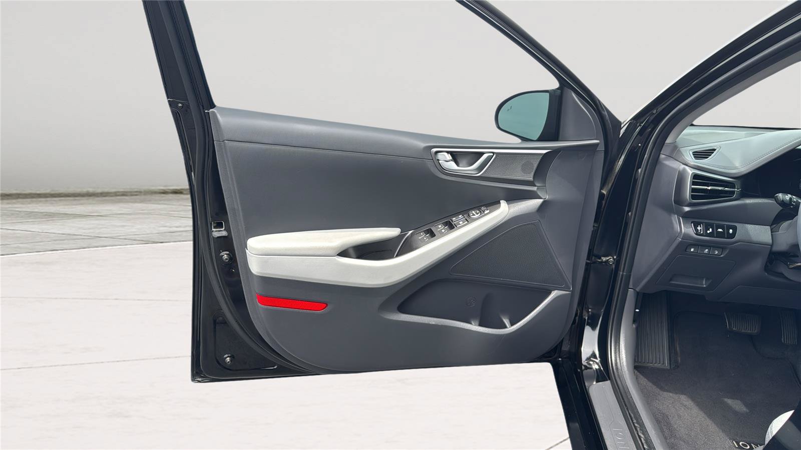 Used 2022 Hyundai Ioniq SEL FWD image 17