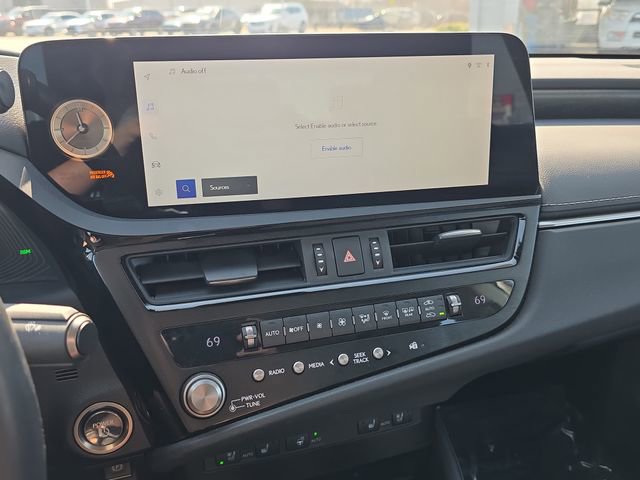 Certified 2025 Lexus ES 300h w/ Premium Package image 20