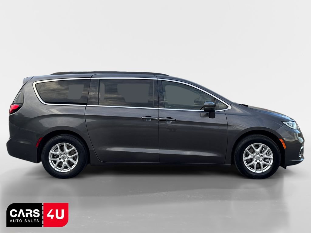 Used 2022 Chrysler Pacifica Touring-L image 8
